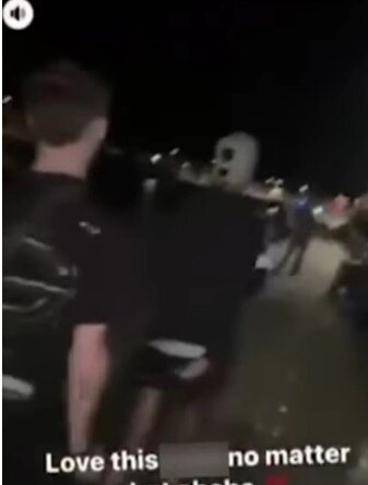 Qəhqəhələrlə babaları yaşında qocanı dənizə atdılar - FOTOLAR