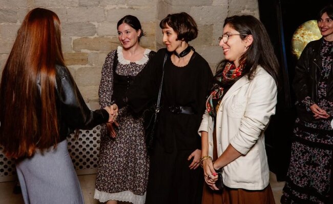 Leyla və Arzu Əliyevalar qızları ilə sərgidə... - Fotolar