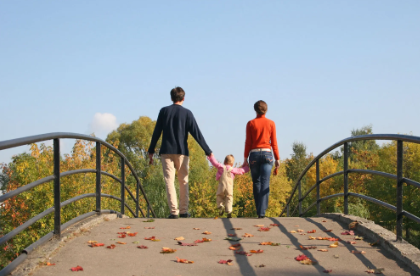 Uşağın sağlamlığına kim daha çox təsir göstərir: Ana, yoxsa ata?