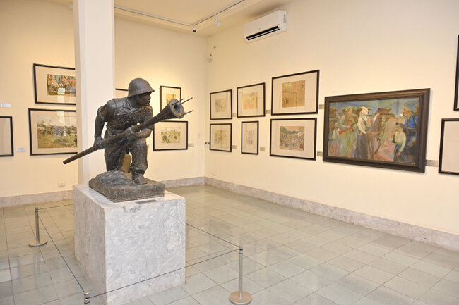 Leyla Əliyeva Vyetnamda muzeydə - Fotolar