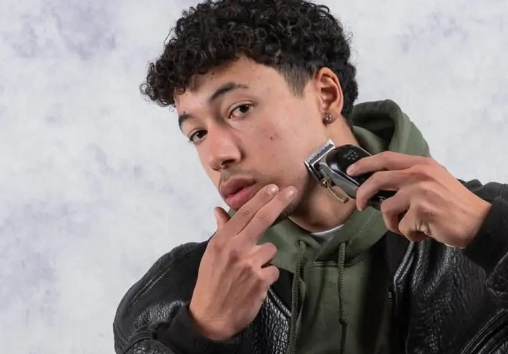 İngiltərədə bərbəri milyarderlə səhv salıb oğurladılar