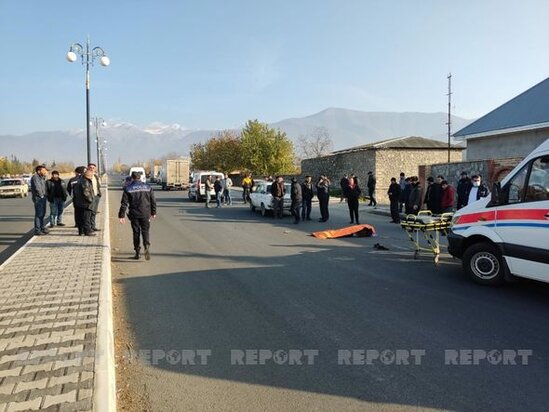 Şəkidə qəza: Piyada hadisə yerində öldü - FOTO