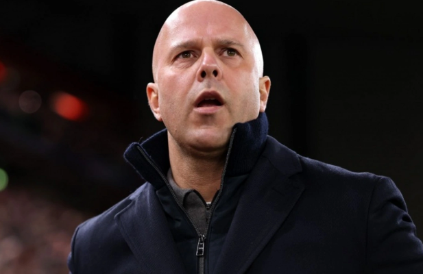 Arne Slot "Liverpul"un oyunçusu ilə soyunub-geyinmə otağında dalaşıb