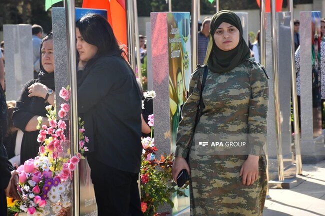 Xalq şəhidlərini anır - FOTOLAR