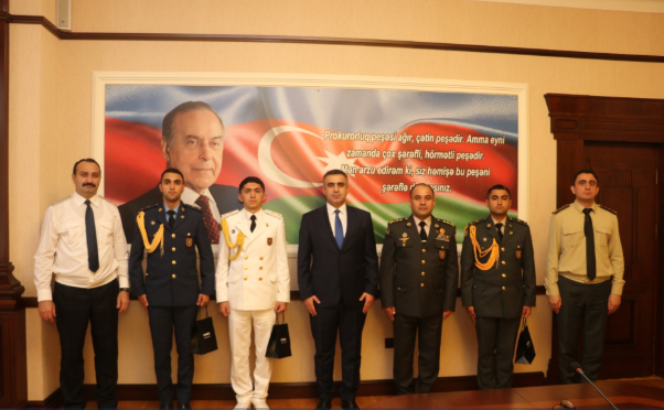 Hərbi prokuror Heydər Əliyev adına Hərbi İnstitutun kursantları ilə görüşüb