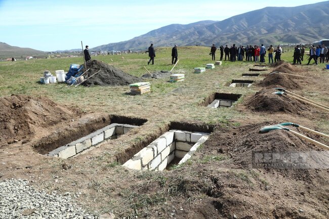 Xocalıda qalıqları aşkarlanan 7 nəfərin dəfn mərasimi keçirilib - FOTO
