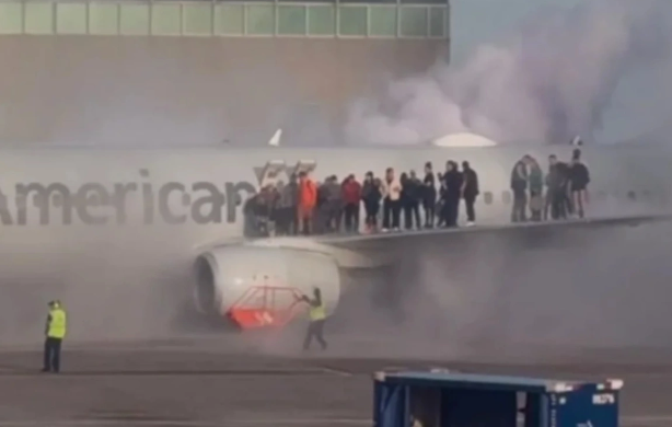 ABŞ-də sərnişin təyyarəsi hava limanında alovlandı