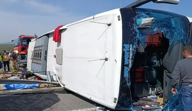 Türkiyədə dəhşətli qəza: 11 nəfər həlak oldu, 27 yaralı var - Video