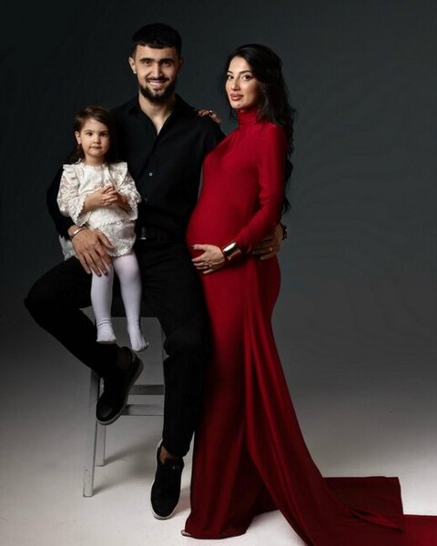 Azərbaycanlı futbolçu xanımı və qızı ilə fotosessiya etdirdi