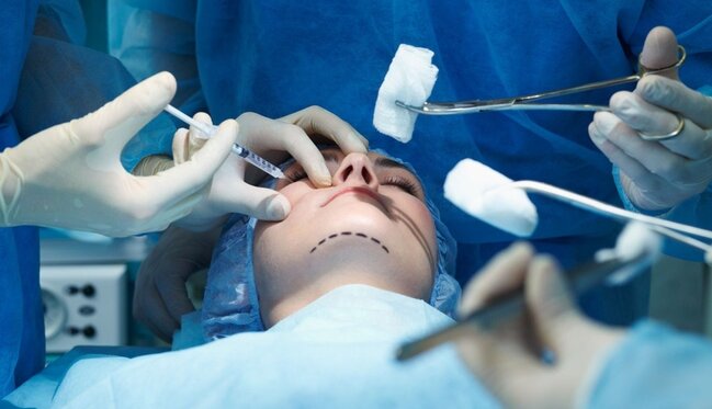 Bu həkimlər işləyə bilmək üçün rüşvət verib - Siyahı və məbləğ