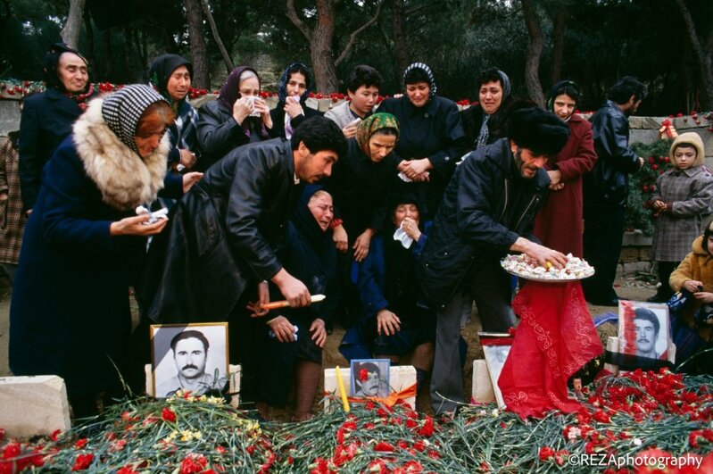 Reza Deqati: "Yaxınımı axtarmaq adı ilə morqa girib şəhidlərin şəklini çəkdim" - MÜSAHİBƏ + FOTO