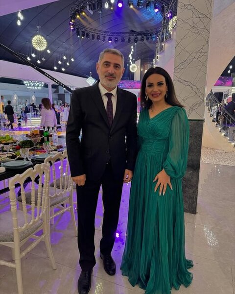 Müğənniyə medal verilməsi gündəm yaratdı - "Necə aldığını açıqlamır"