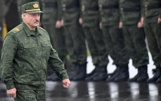 Lukaşenko ordunu yüksək hazırlıq vəziyyətinə gətirdi