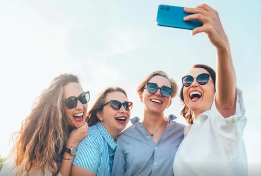 Yaşı 60-ı keçmiş qadınlar bu paltarları geyinməməlidir - SƏBƏB