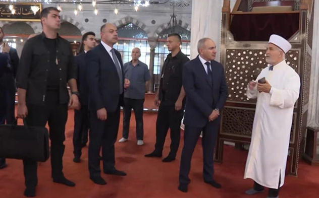 Paşinyan Türkiyədə məscidə getdi - Video