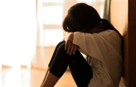 Ana 14 yaşlı qızını pul qarşılığında kişilərlə görüşdürür? - İDDİA