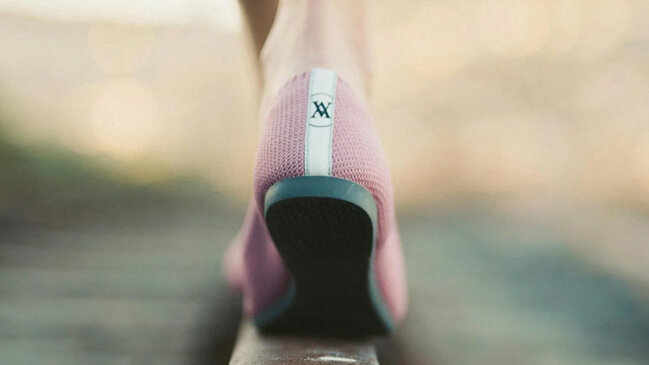 90-cı illər geri döndü: 2026-nın yazında sınamağa dəyər ayaqqabılar (FOTO)