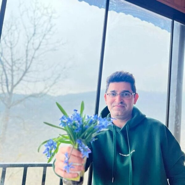 Ağsuda bitən Sibir Zümrüdçiçəyi - FOTO