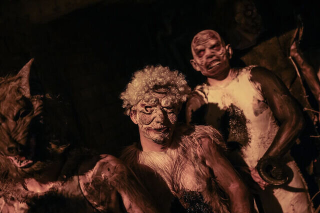 "Halloween" deyil, türk ADƏTİDİR: Kəsilən qurbanların qalıqları ilə KOSTYUM TİKİRLƏR - FOTO+VİDEO