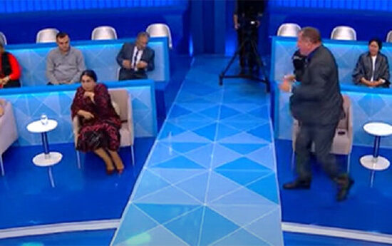 Canlı efirdə dava - Şəfiqə Nağıyevanın üstünə su atdılar-VİDEO