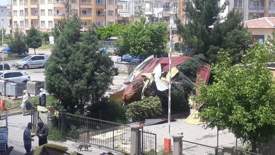 9 mərtəbəli binanın damı çökdü - FOTO