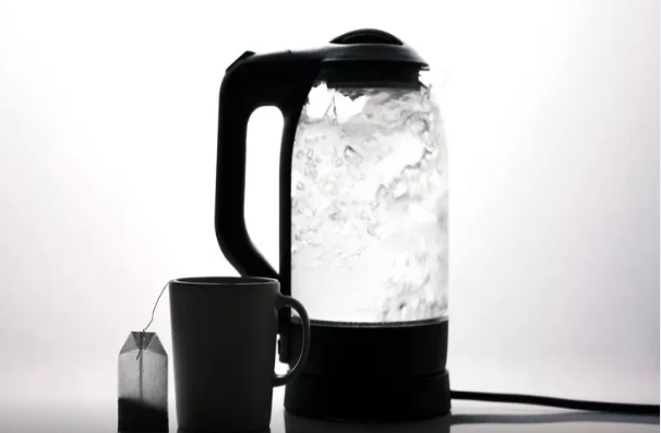 Çaydanınız sizi zəhərləyə bilər - kimyaçılar təhlükəli modelləri açıqladı