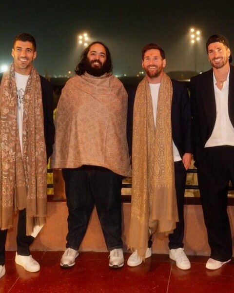 Messi Hindistanın ən varlı ailəsinin üzvləri ilə bir arada - Fotolar