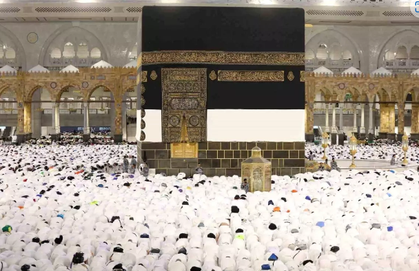 Məkkədə 4 milyondan çox müsəlman bayram namazı qılıb