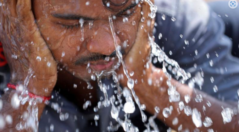 Hindistanda güclü istilər səbəbindən 98 nəfər öldü