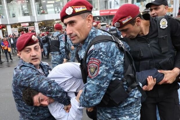 İrəvan küçələrinə daxili qoşunlar yeridildi - VİDEO