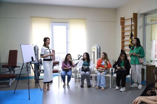 Osteopat-terapevt Elfanə Süleymanova ATU tələbələri üçün görüş keçirdi