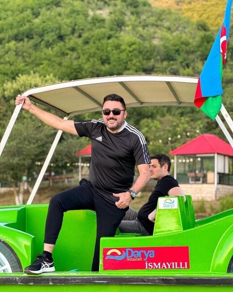 Müşfiq yeni görünüşü ilə təəccübləndirdi - FOTO