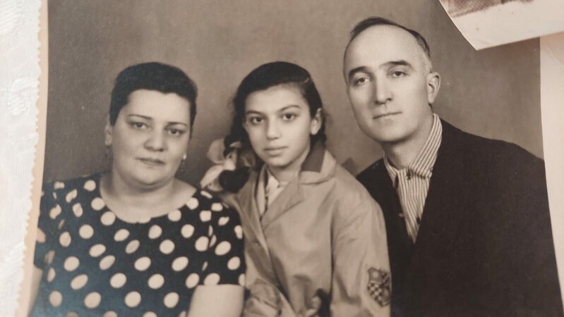 "Ermənilər atamgili teatrın binasına salıb..." - "Bizim Cəbiş müəllim"in qızı