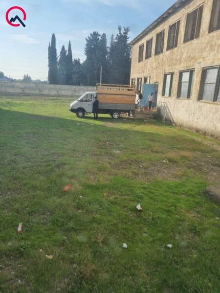 Məktəb təmirində şagirdlərin əməyindən istifadə edilir? - FOTO