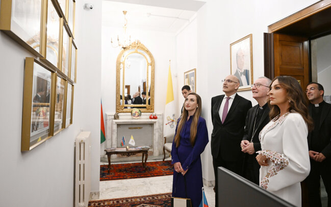 Mehriban Əliyeva səfirliyin inzibati ofisinin açılışında - Fotolar