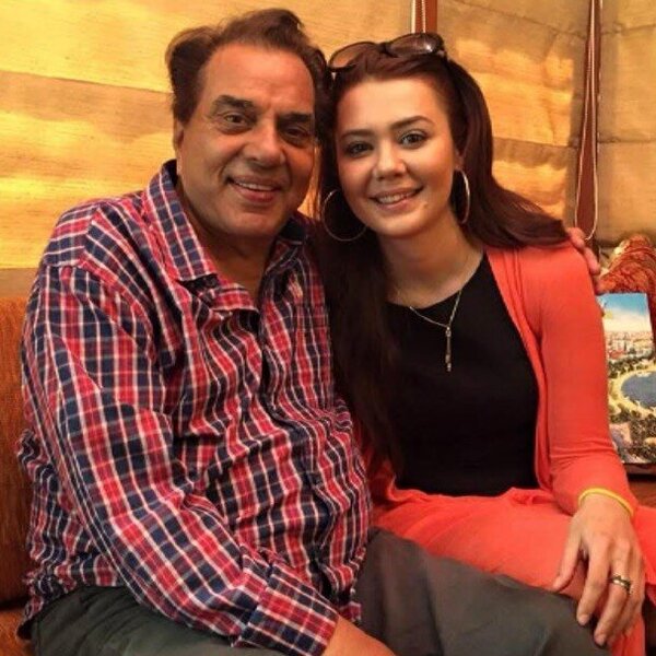 "Şaka" ilə fotosunu paylaşıb bunları yazdı