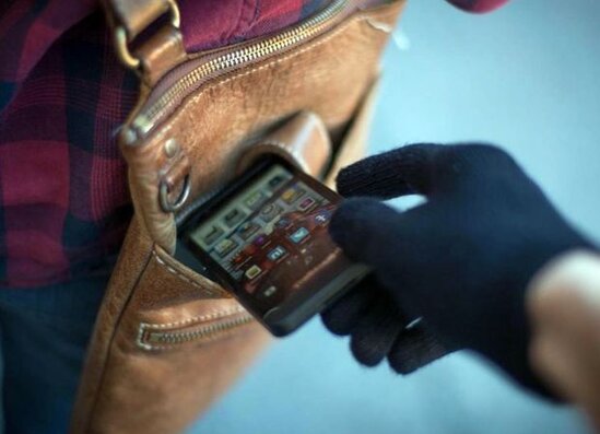 Bakı metrosunda qadının telefonunu oğurlayan şəxs saxlanıldı