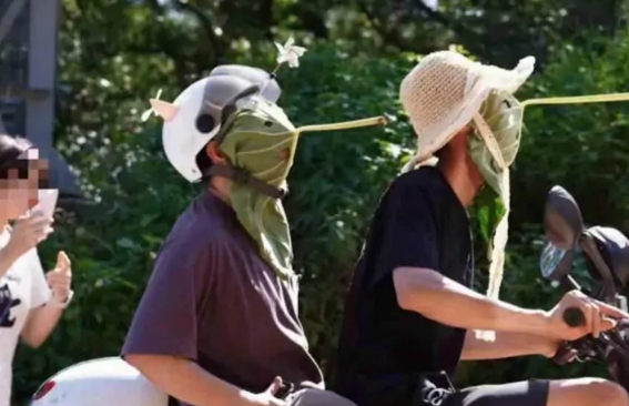 Çində yeni dəb: İnsanlar nəhəng ağcaqanadlara bənzəyirlər