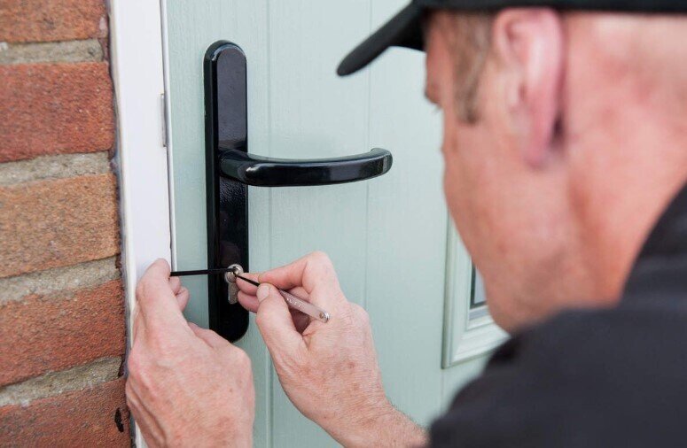 Çilingərin istifadə etdiyi əsas alətlər hansılardır?