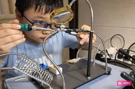 Çində 14 yaşlı şagird reaktiv mühərriki ev şəraitində yığıb