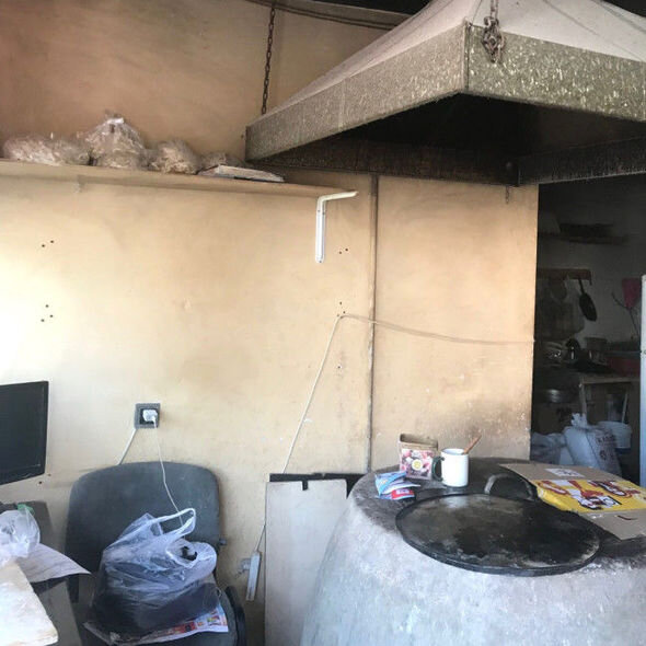 Bakıda unitazın yanında çörək bişirirlər - FOTO