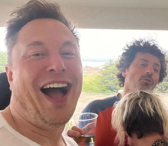 İlon Mask dostunun arvadı ilə eşq yaşaması xəbərindən DANIŞDI - FOTO