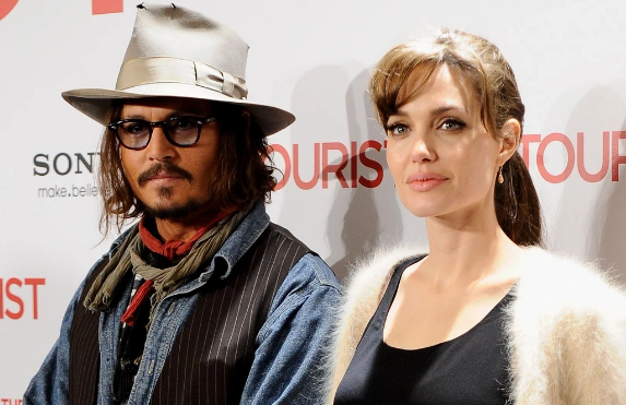 Conni Depplə Ancelina Colinin gizli görüşdüyü ortaya çıxıb