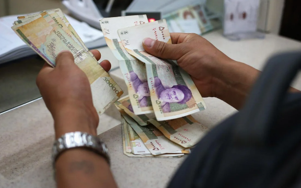 İran rialı ABŞ ilə müharibə başlayandan bəri ilk dəfə bahalaşıb