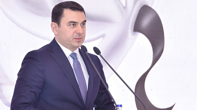 Nazir rəisi işdən çıxardı (FOTO)