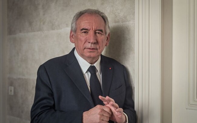 Fransanın Baş naziri Trampın Le Penə dəstəyini daxili işlərə müdaxilə kimi qiymətləndirir