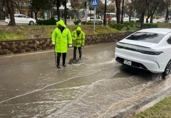 Şəhərin kommunal xidmətləri gücləndirilmiş iş rejimində fəaliyyət göstərir - FOTO