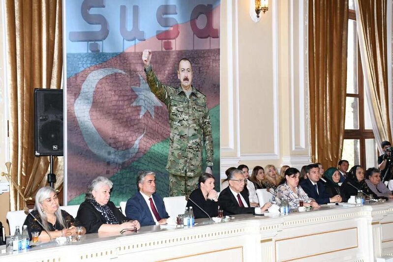 Eldar Əzizov şəhid ailələri ilə görüşdü