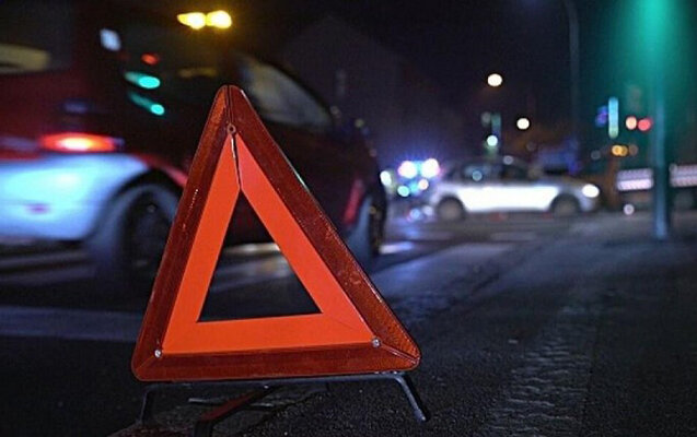 Minik maşını mikroavtobusla toqquşdu - 9 yaralı var