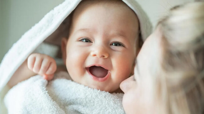 Uşaq gülüşünün sirri: Niyə körpələr danışmazdan əvvəl gülürlər?